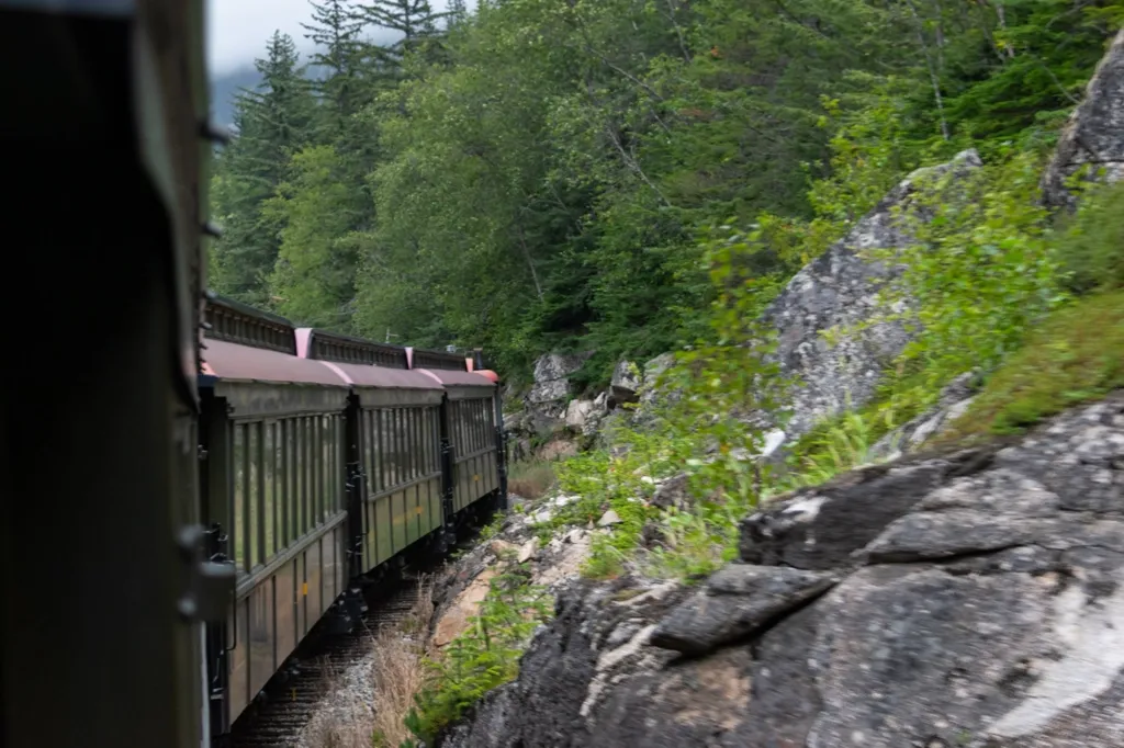 Photo of White Pass Train close cliffs 2