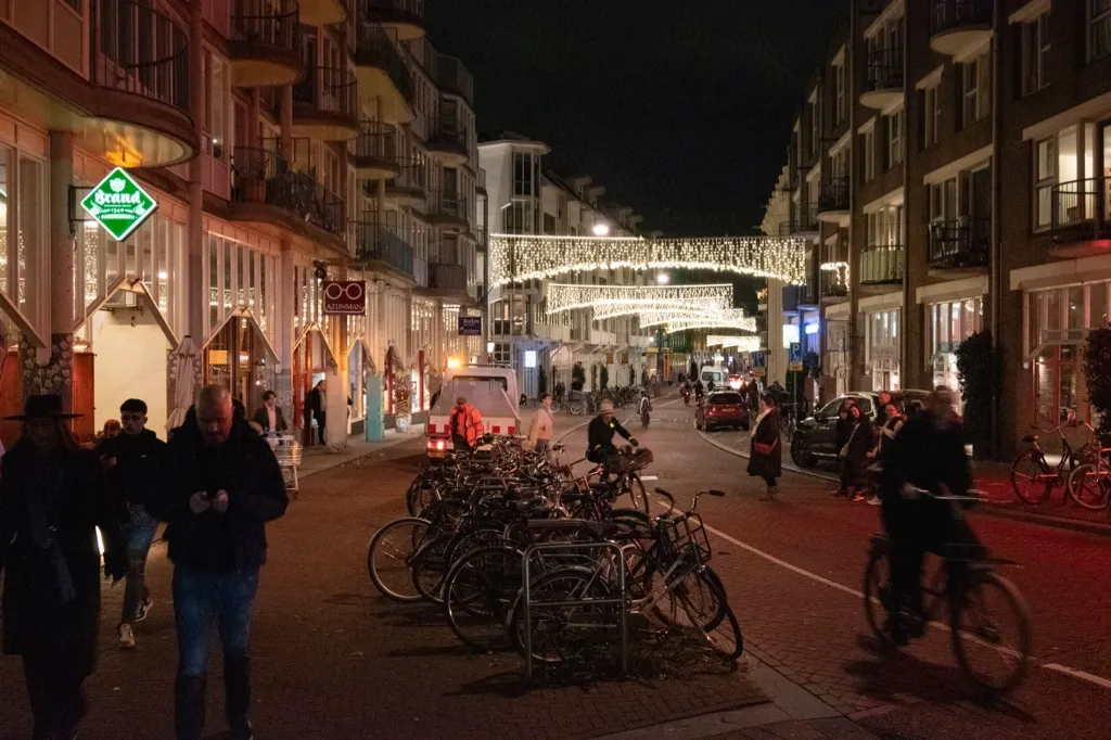 Photo of Amsterdam city street at night