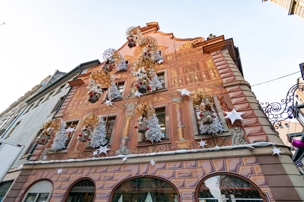 Photo of bakery decorated for Christmas